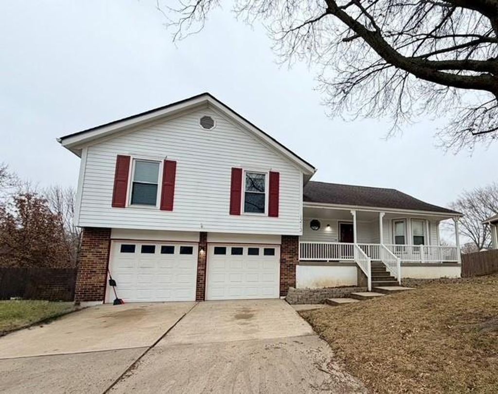 Photo of 1213 NE Ball Drive, Lees Summit, MO 64086 (MLS # 2598963)