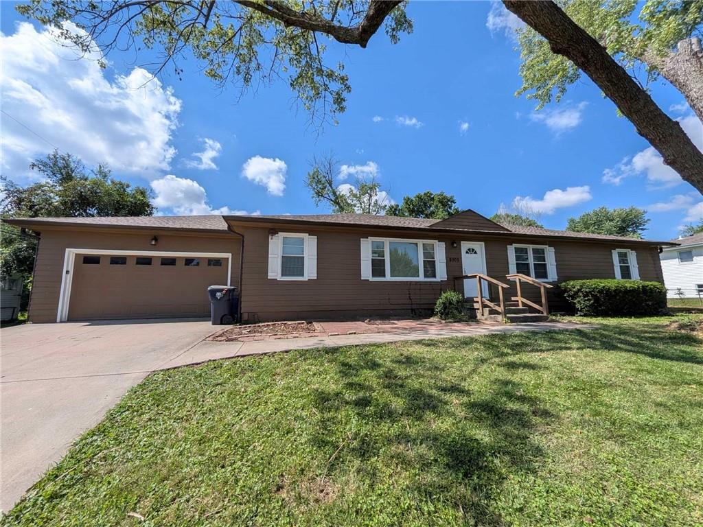 Photo 1 of 25 — 8905 E 29TH Street, Kansas City, MO 64129