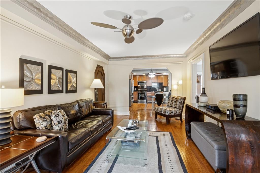 807 W 48th Street 101