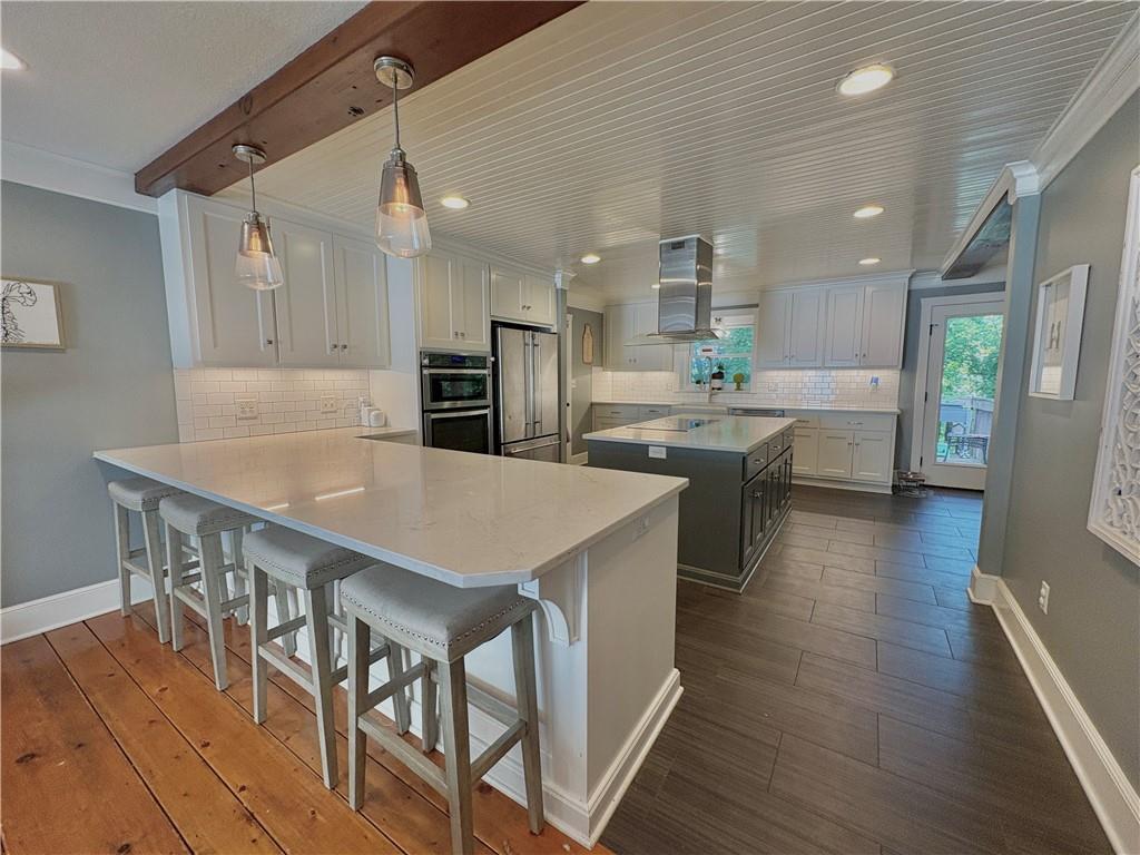 606 Camelot Drive