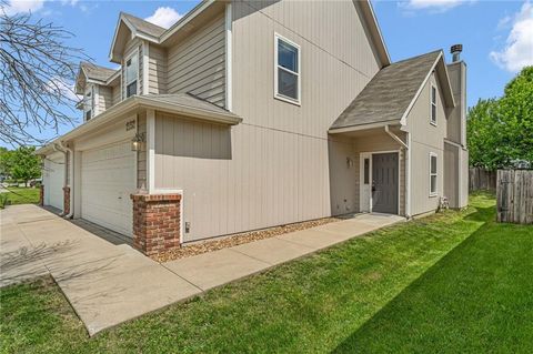 Photo of 2752 Grand Circle, Lawrence, KS 66047 (MLS # 2617485)