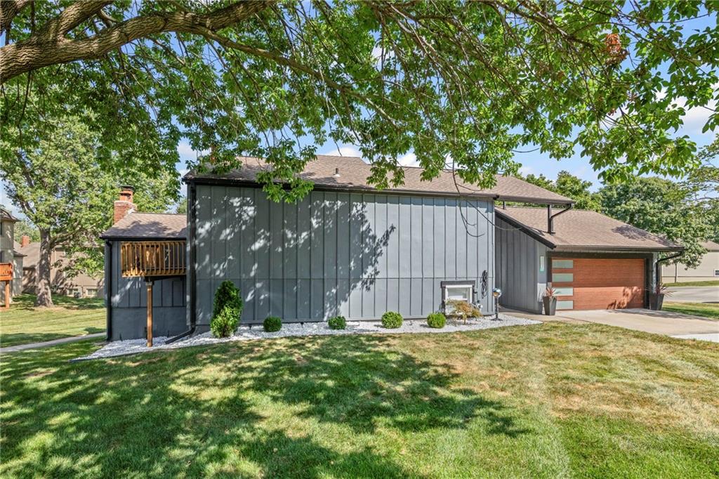 8307 N Chatham Avenue