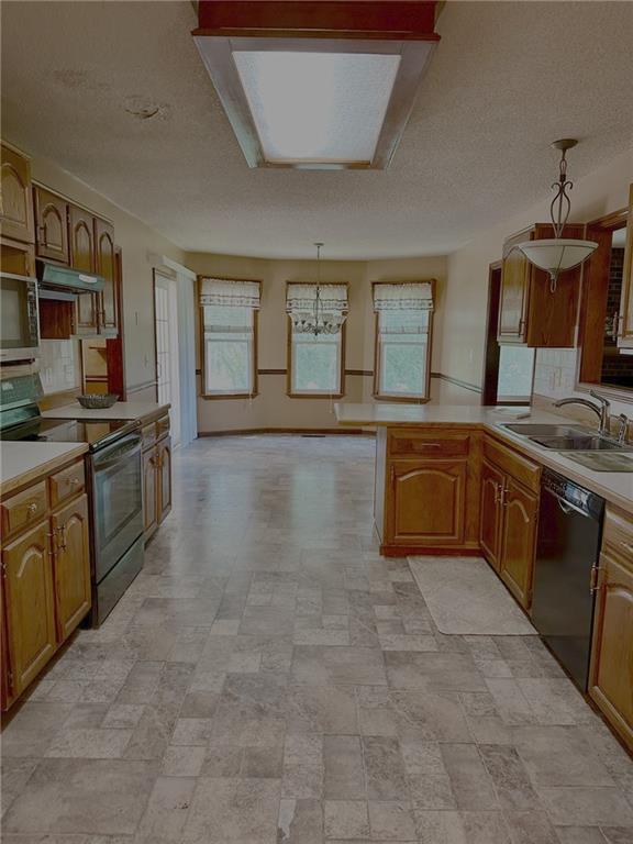 Country Club, Missouri 64505, United States, 3 Bedrooms Bedrooms, ,3 BathroomsBathrooms,Residential,Pending,187632