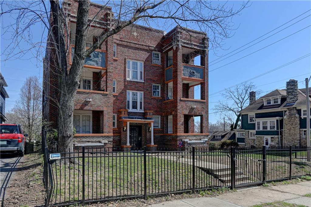 4245 Harrison Street