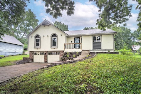Photo of 9927 N Harrison Drive, Kansas City, MO 64155 (MLS # 2635191)