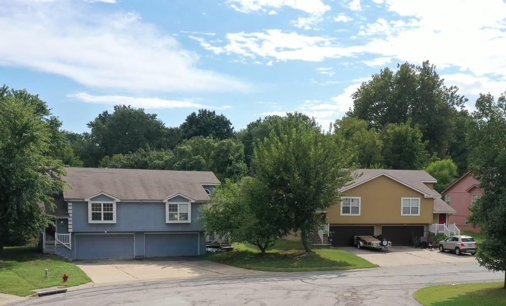 403,406&408,412&414 SW Joy Court