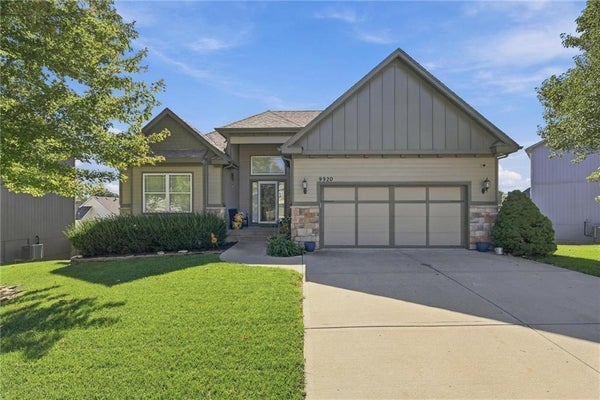 9920 WEBSTER CIR, KANSAS CITY, KS 66109 - Image 00a6aafb85a0dc37281e2800d927aeb5/1910864197