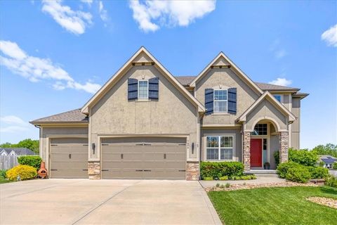 Photo of 1404 SW 41st Circle, Lees Summit, MO 64082 (MLS # 2618724)