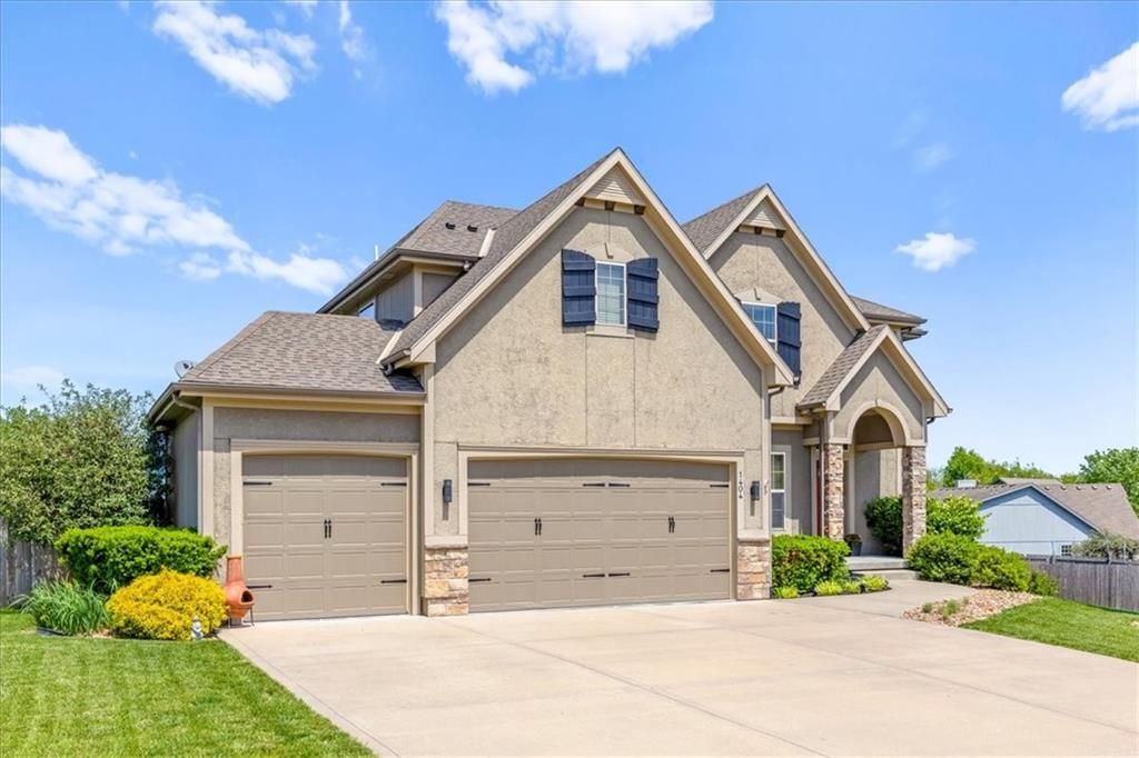 Photo of 1404 SW 41st Circle, Lees Summit, MO 64082 (MLS # 2618724)