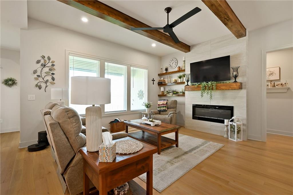 1814 Woodward Circle