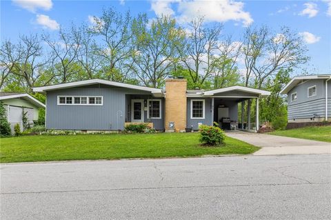 Photo of 1014 Anderson Street, Warrensburg, MO 64093 (MLS # 2615945)