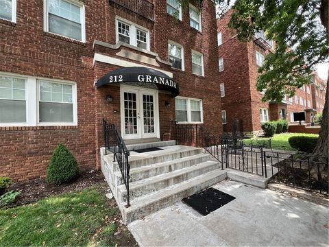 Photo of 212 Emanuel Cleaver II Boulevard #2 West, Kansas City, MO 64112 (MLS # 2627369)