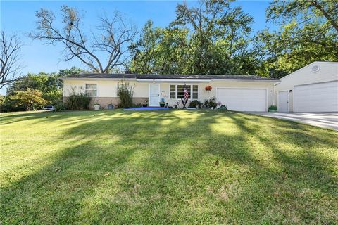Photo of 8855 E 53rd Terrace, Raytown, MO 64133 (MLS # 2617486)
