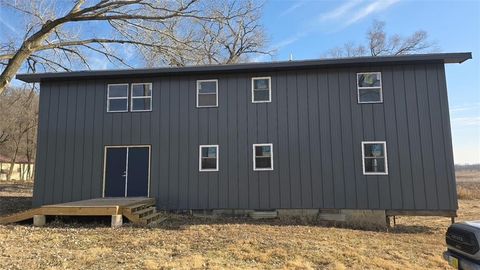 7050 NW Railroad Avenue Waldron MO 64092