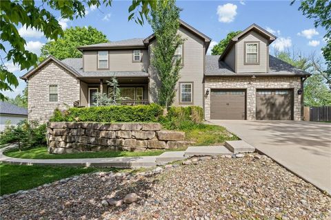 Photo of 8119 NW Venita Street, Weatherby Lake, MO 64152 (MLS # 2632794)