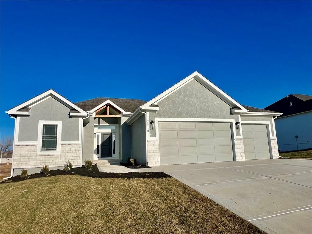 Photo of 528 Skyview Lane, Liberty, MO 64068 (MLS # 2634351)