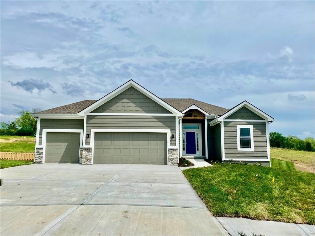 Photo of 528 Skyview Lane, Liberty, MO 64068 (MLS # 2634351)