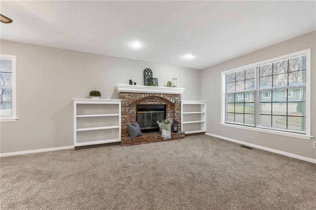 Photo of 516 Sharon Drive, Liberty, MO 64068 (MLS # 2597449)