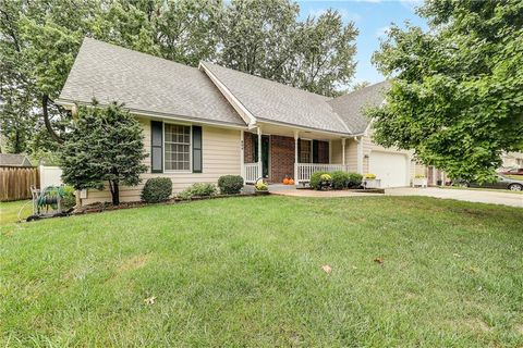 904 NW Oakridge Drive, Blue Springs, MO 64015 - #: 2574206