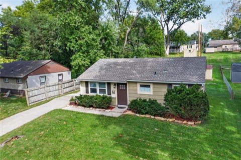 Photo of 5319 N Woodland Avenue, Kansas City, MO 64118 (MLS # 2643525)