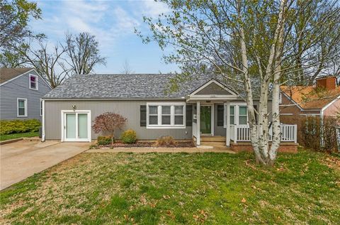 1101 NW B Street, Blue Springs, MO 64015 - MLS#: 2609644