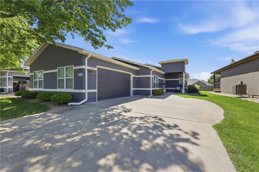 Photo of 2819 NE Sonora Valley Drive, Blue Springs, MO 64014 (MLS # 2618620)