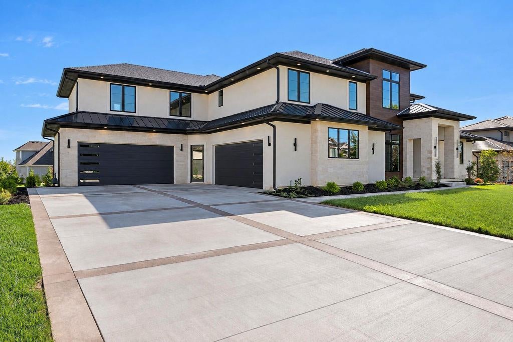 17325 Larsen Street