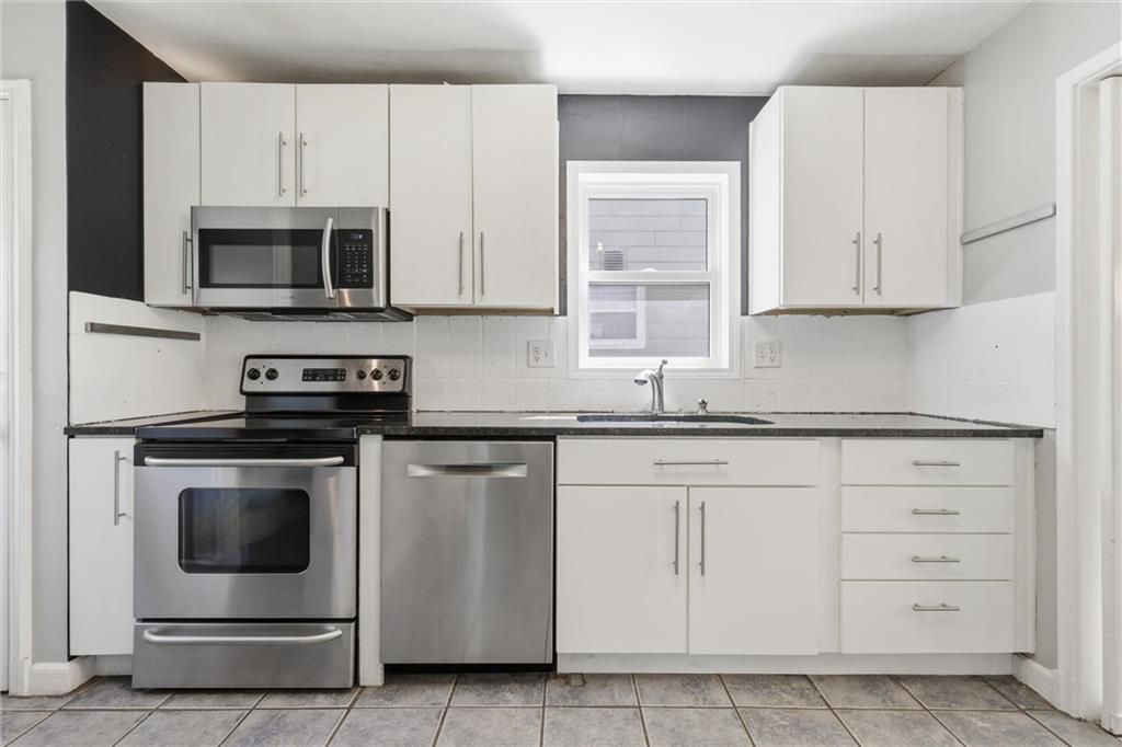 Photo of 1124 W 77TH Street, Kansas City, MO 64114 (MLS # 2618536)