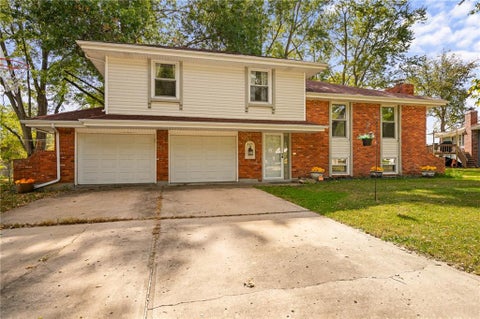 Tiny photo for 435 Kingsley Avenue, Liberty, MO 64068 (MLS # 2645541)