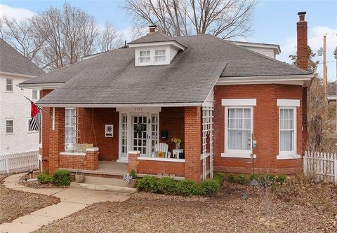 1805 South Street Lexington MO 64067