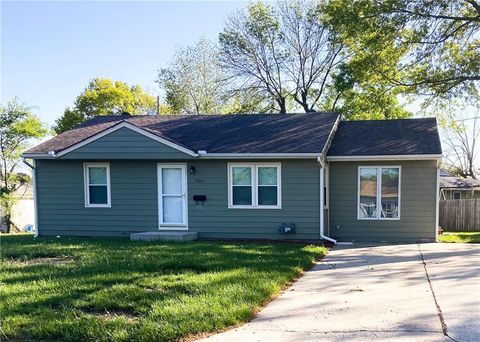 702 Vest Street, Warrensburg, MO 64093 - #: 2484448