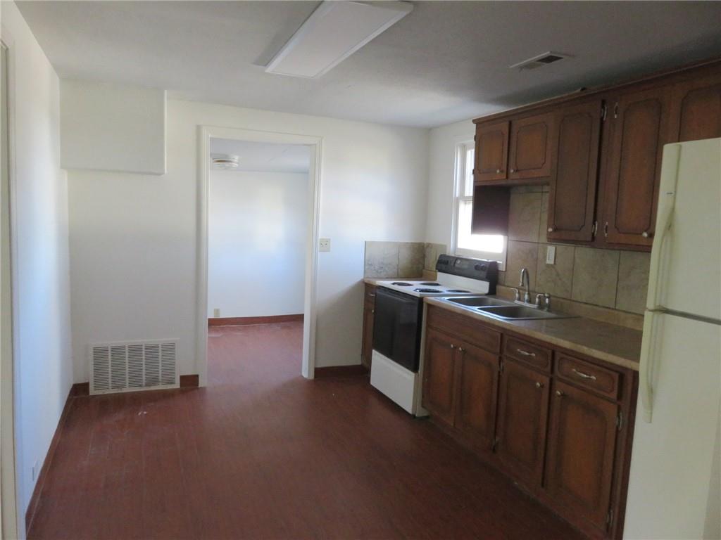 Independence, Missouri 64050, United States, 2 Bedrooms Bedrooms, ,1 BathroomBathrooms,Residential,Active,30895