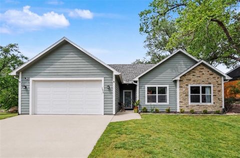 Photo of 1414 E 25th Terrace, Lawrence, KS 66046 (MLS # 2617708)