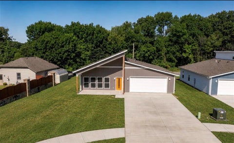 Photo of 1501 Ashton Way, Pittsburg, KS 66762 (MLS # 2636037)