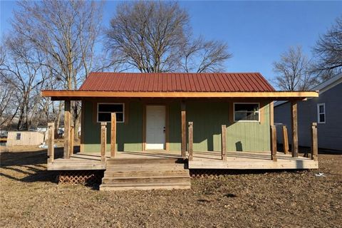 806 Reyburn Street, Richmond, MO 64085 - #: 2601149