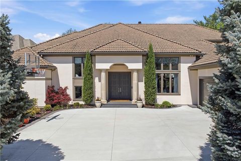 Photo of 4824 W 144th Terrace, Overland Park, KS 66224 (MLS # 2613158)