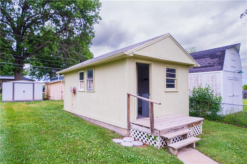 St Joseph, Missouri 64506, United States, 3 Bedrooms Bedrooms, ,2 BathroomsBathrooms,Residential,Pending,136951