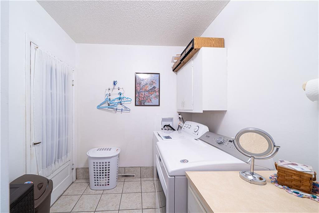 St Joseph, Missouri 64506, United States, 3 Bedrooms Bedrooms, ,2 BathroomsBathrooms,Residential,Pending,136951
