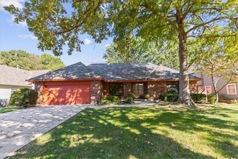 Photo of 204 NW Cypress Street, Lees Summit, MO 64064 (MLS # 2648568)