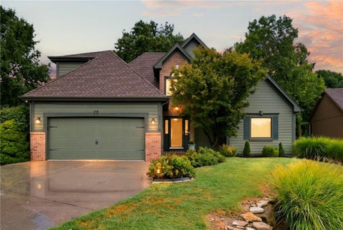 Photo of 8625 N Dawn Avenue, Kansas City, MO 64154 (MLS # 2640834)