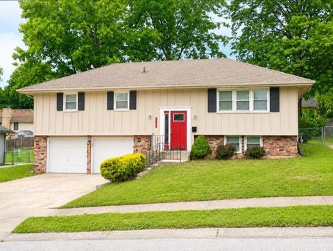 Photo of 15802 E 44th Terrace S, Independence, MO 64055 (MLS # 2623795)