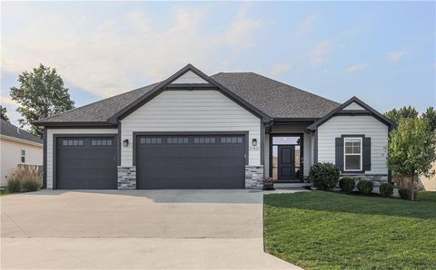 Photo of 21831 W 177th Terrace, Olathe, KS 66062 (MLS # 2581940) Photo of 21831 W 177th Terrace, Olathe, KS 66062 (MLS # 2581940)