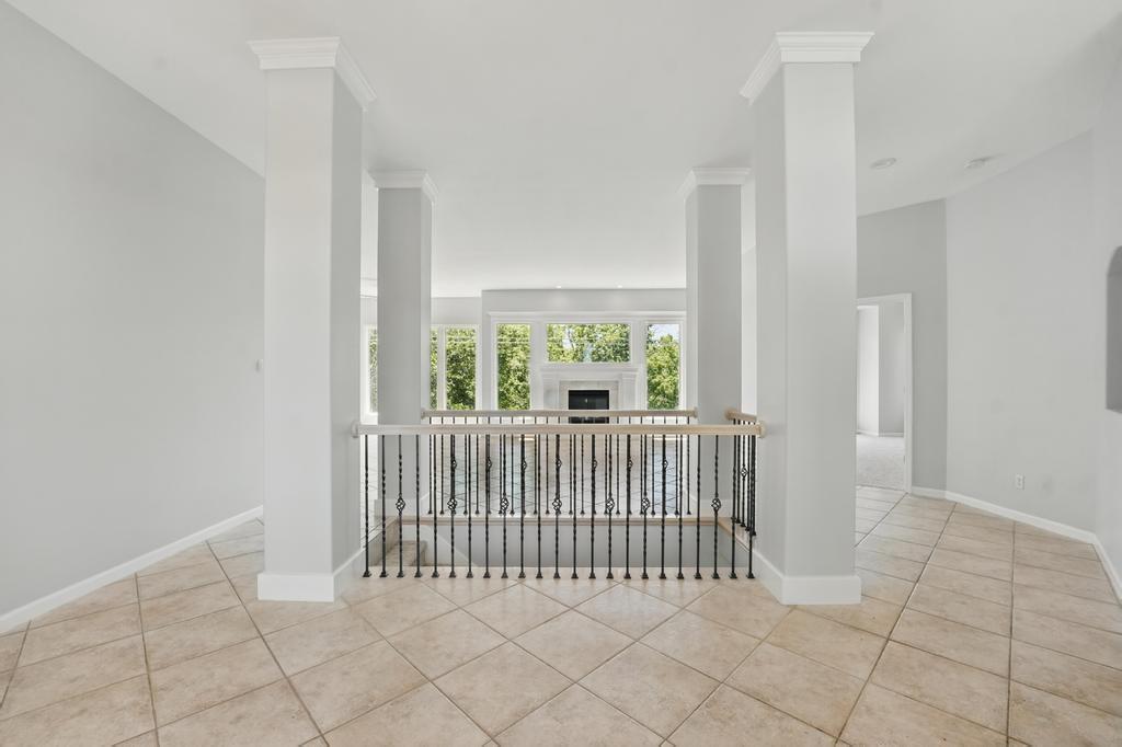 165 NE Hidden Ridge Lane