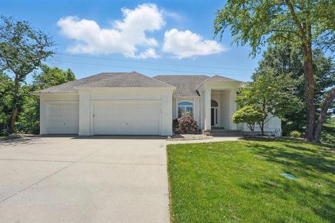 165 NE Hidden Ridge Lane Lee's Summit MO 64064