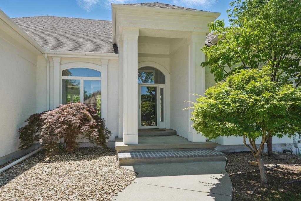 165 NE Hidden Ridge Lane