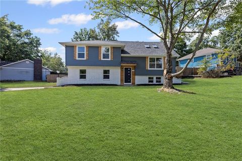 Photo of 11005 Walnut Creek Drive, Kansas City, MO 64152 (MLS # 2579254)