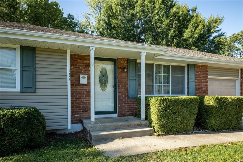 Photo of 122 SE Moore Street, Blue Springs, MO 64014 (MLS # 2598906)