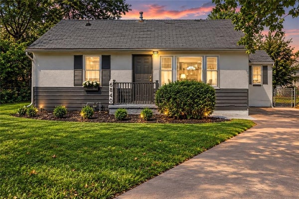 6840 E 139TH ST, GRANDVIEW, MO 64030 - Image 032c8e1cd1e486d17a3a9557d45a91bb/870652744