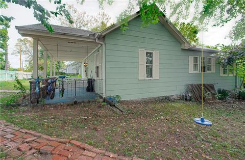 Tiny photo for 443 Choctaw Street, Liberty, MO 64068 (MLS # 2579762)