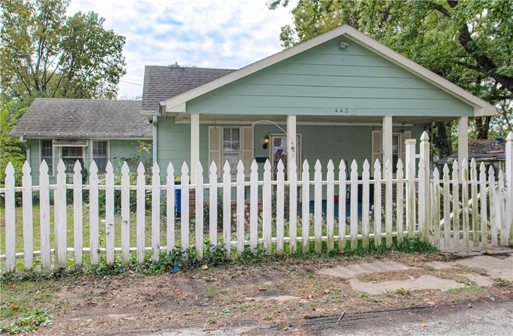 Photo of 443 Choctaw Street, Liberty, MO 64068 (MLS # 2579762)